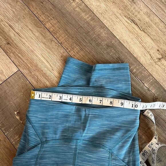 Lululemon Power Thru
High Rise Tight 25" Heather
Capture Blue Size 2 - Picture 5 of 10
